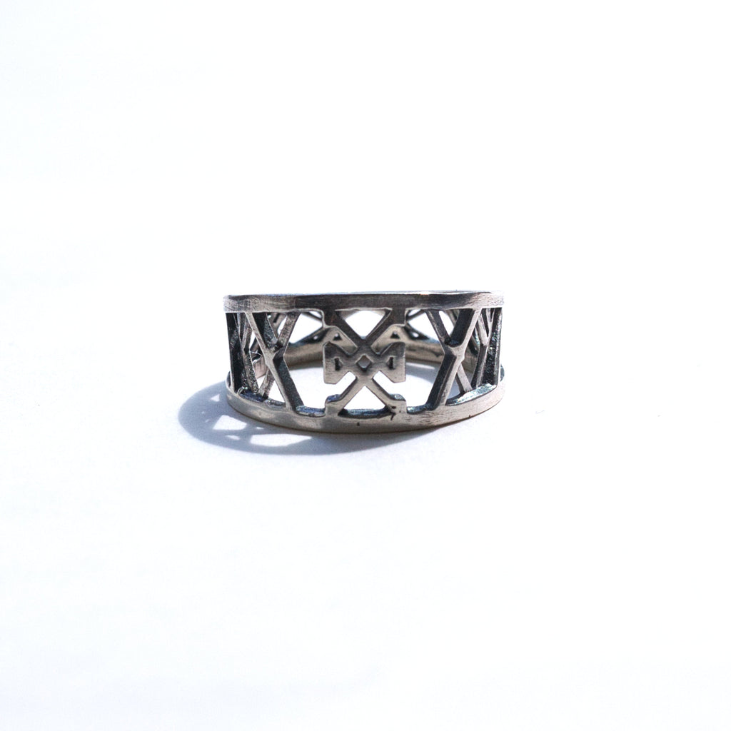 contrast base sterling silver ring, size 7, liver of sulfur patina front