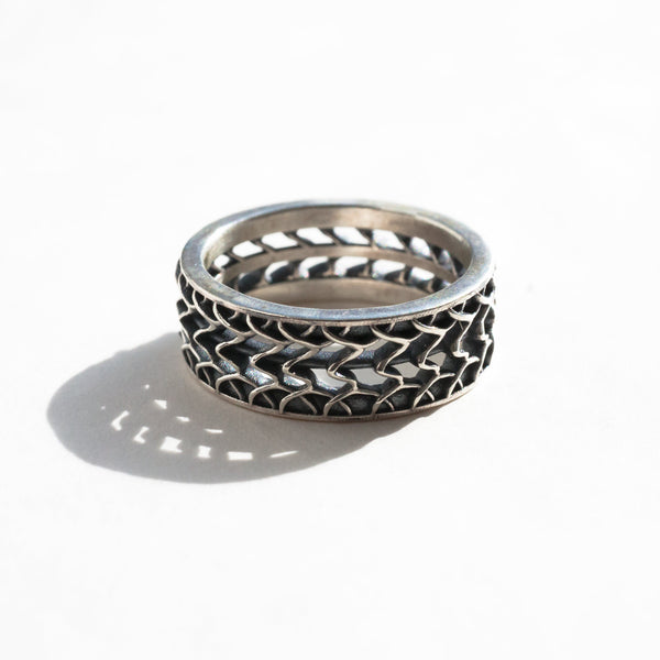 tetracoralla fossil ring in a natural light