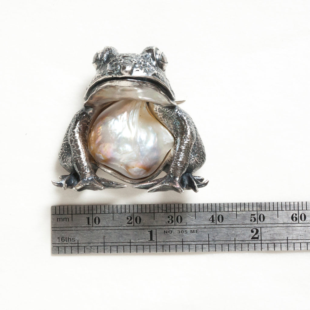 kiss the frog baroque pearl and sterling silver brooch measure