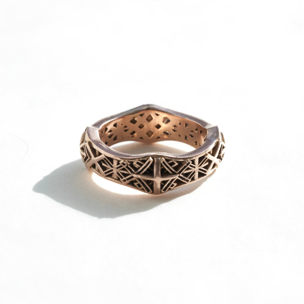 14k roes gold X band ring with the cross pattern front 