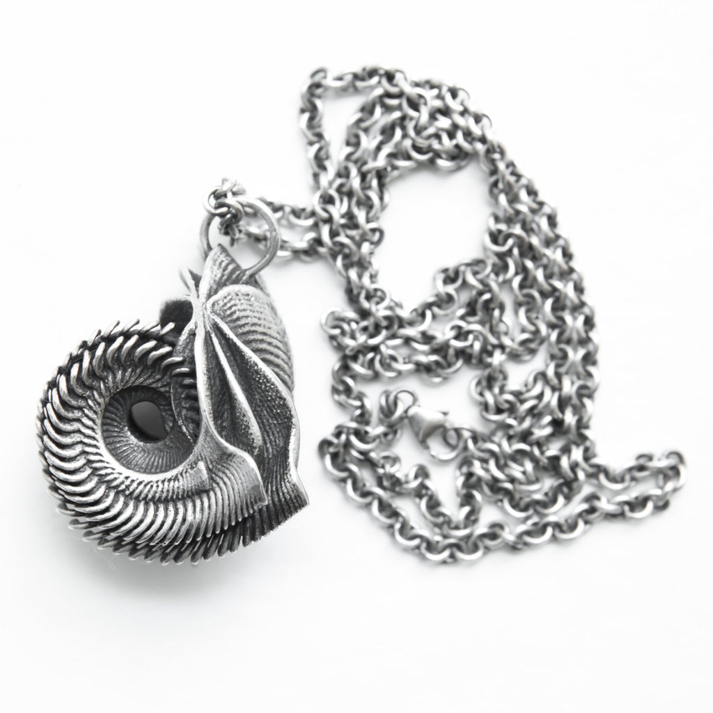 alien shell silver with bail and chain