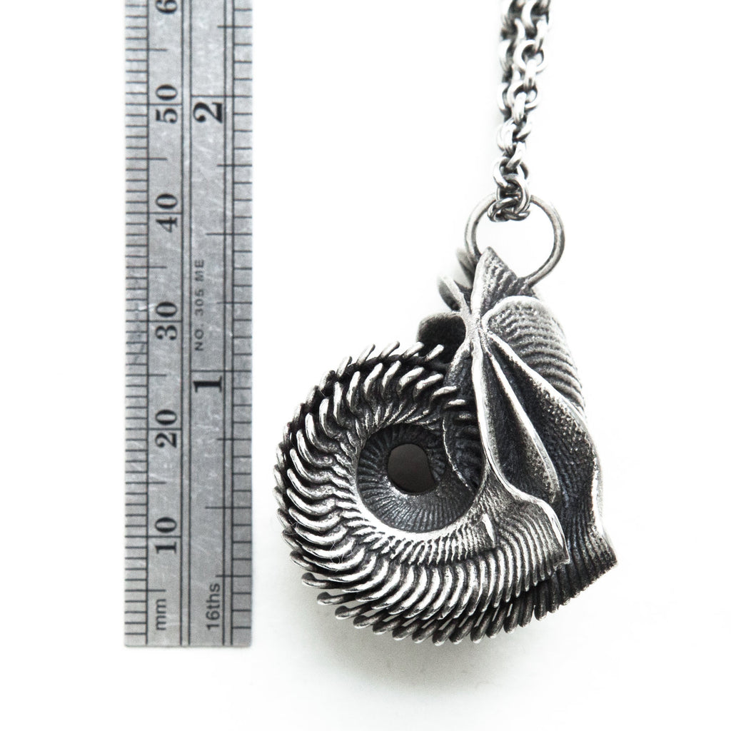alien shell silver with bail and chain measure