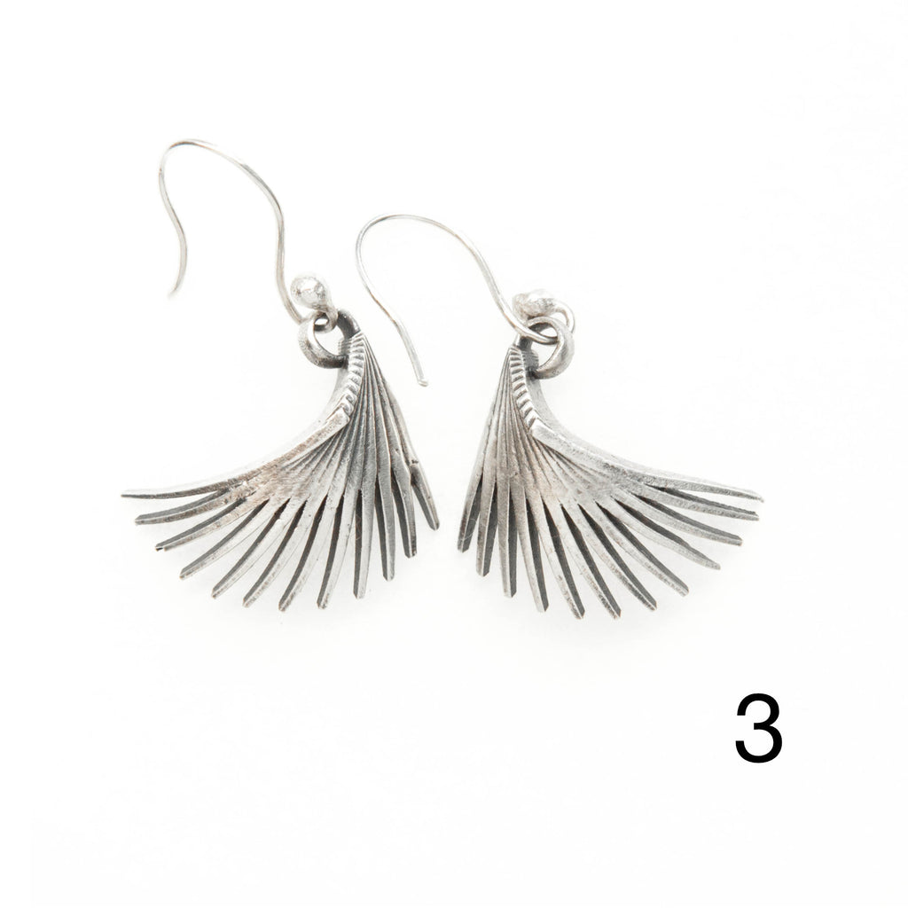 gently curving fin earrings-silver-stule 3