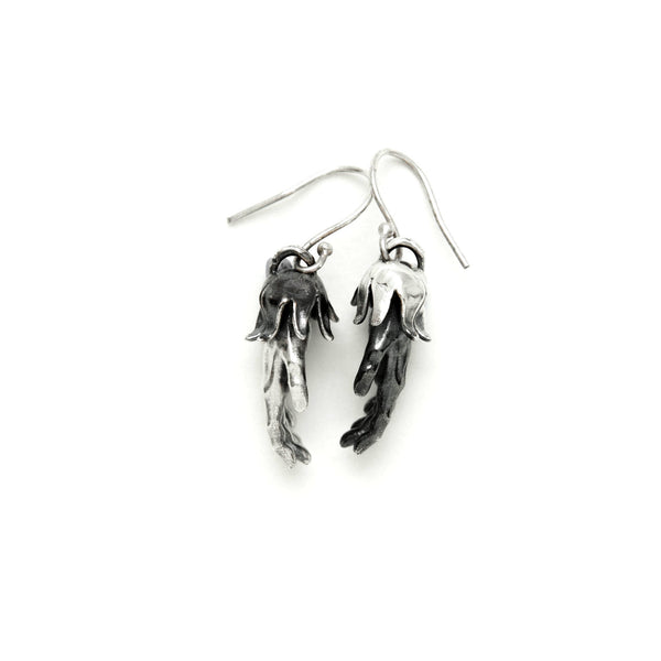 pierrot-hands-earrings-silver-blackened-silver-side