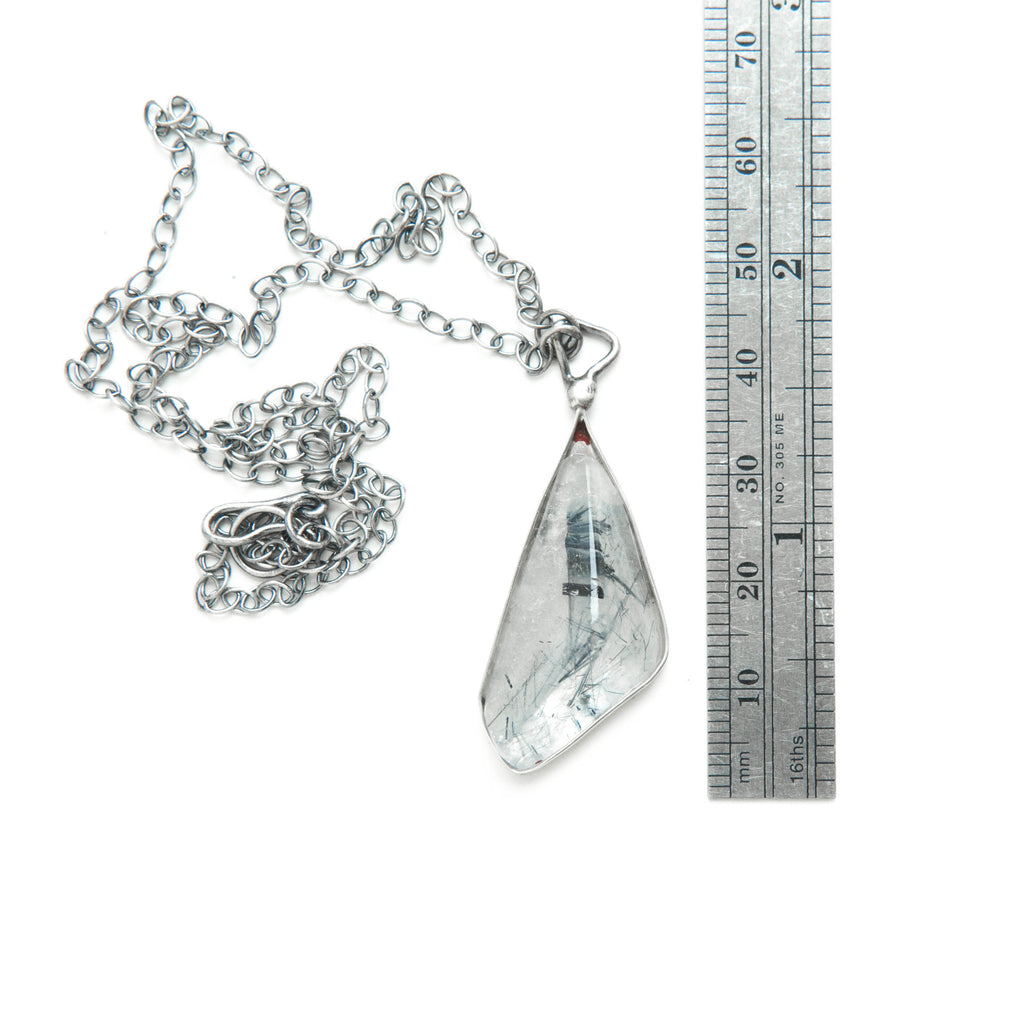 triangular-quartz-tourmaline-inclusions-measure